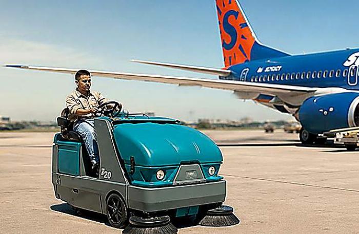 Imagen de una Barredora Tennant en operación en un aeropuerto